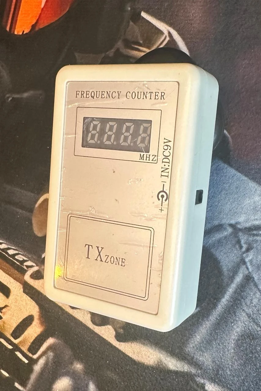 Medidor detector de señal y frecuencia de comandos – photo 2